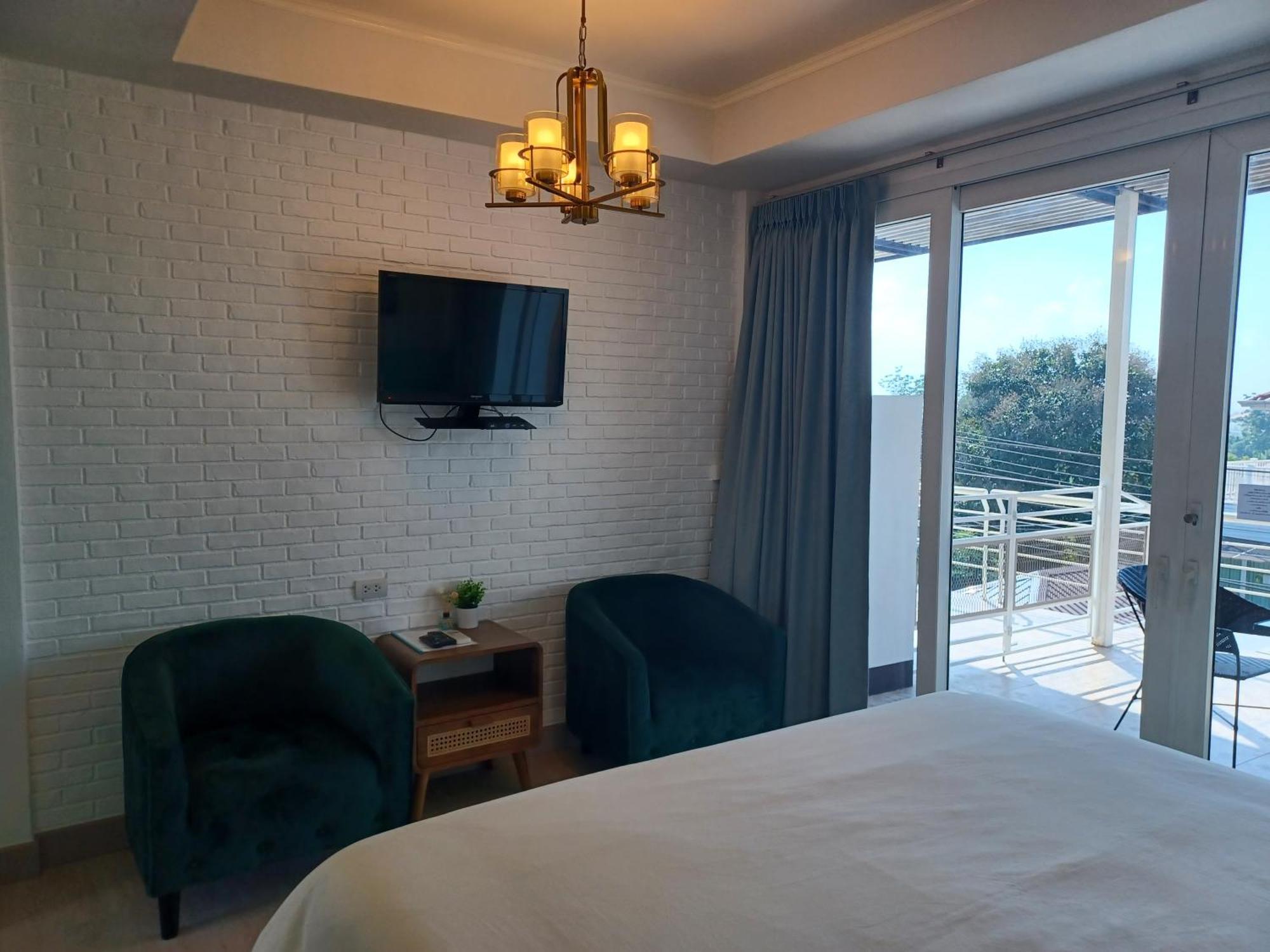 Koh Larn Riviera Hotel Екстериор снимка