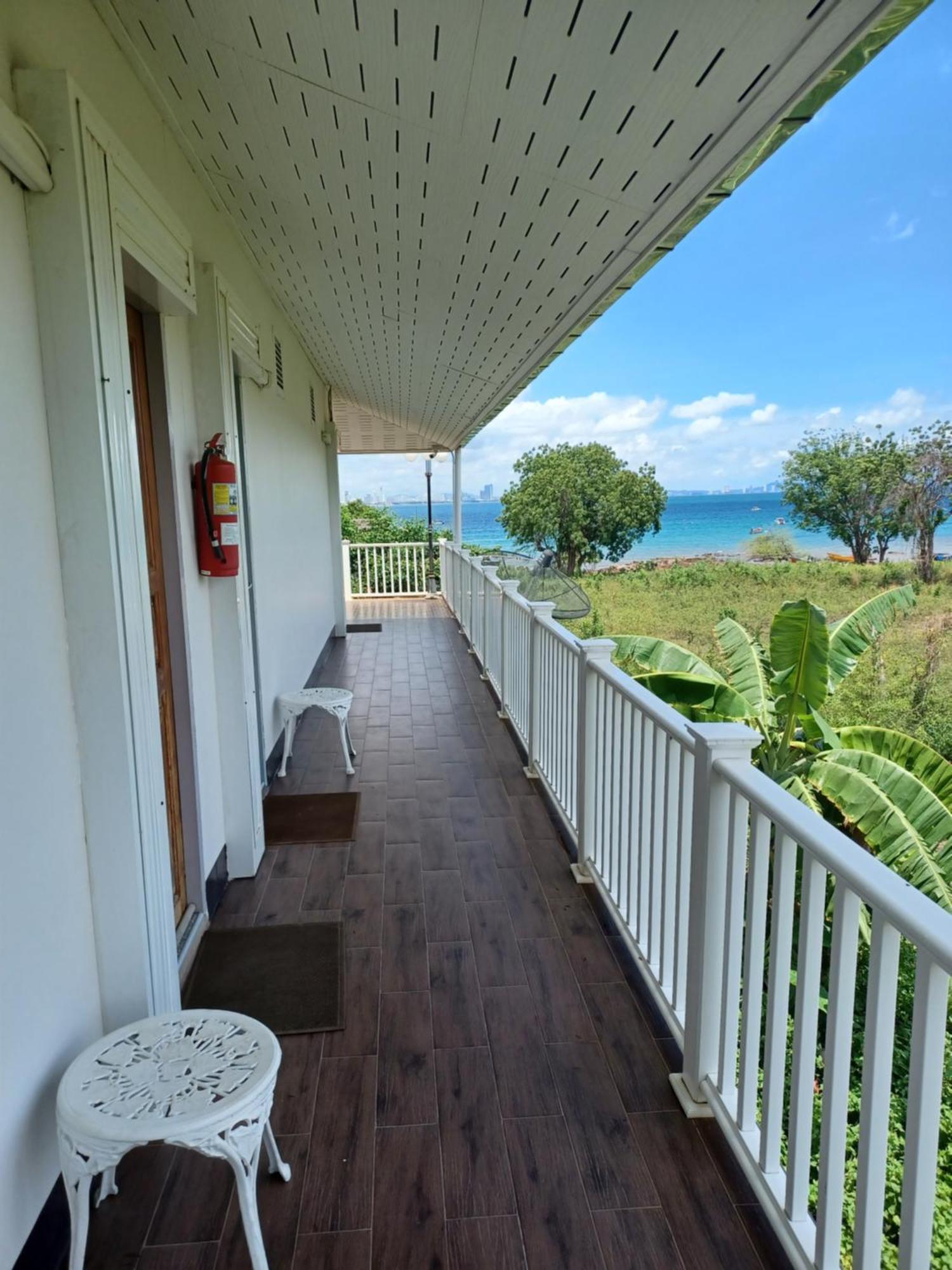 Koh Larn Riviera Hotel Екстериор снимка