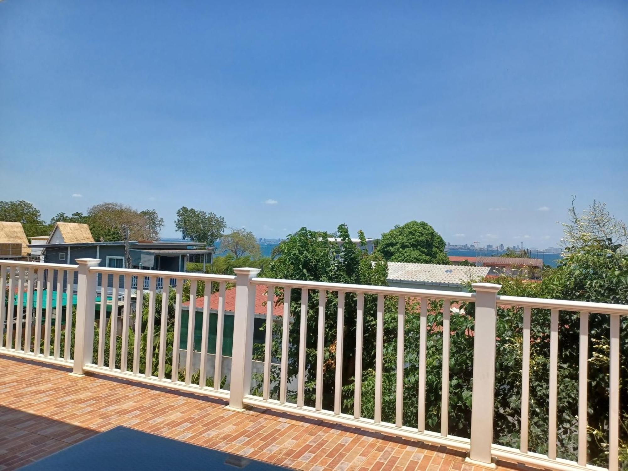 Koh Larn Riviera Hotel Екстериор снимка