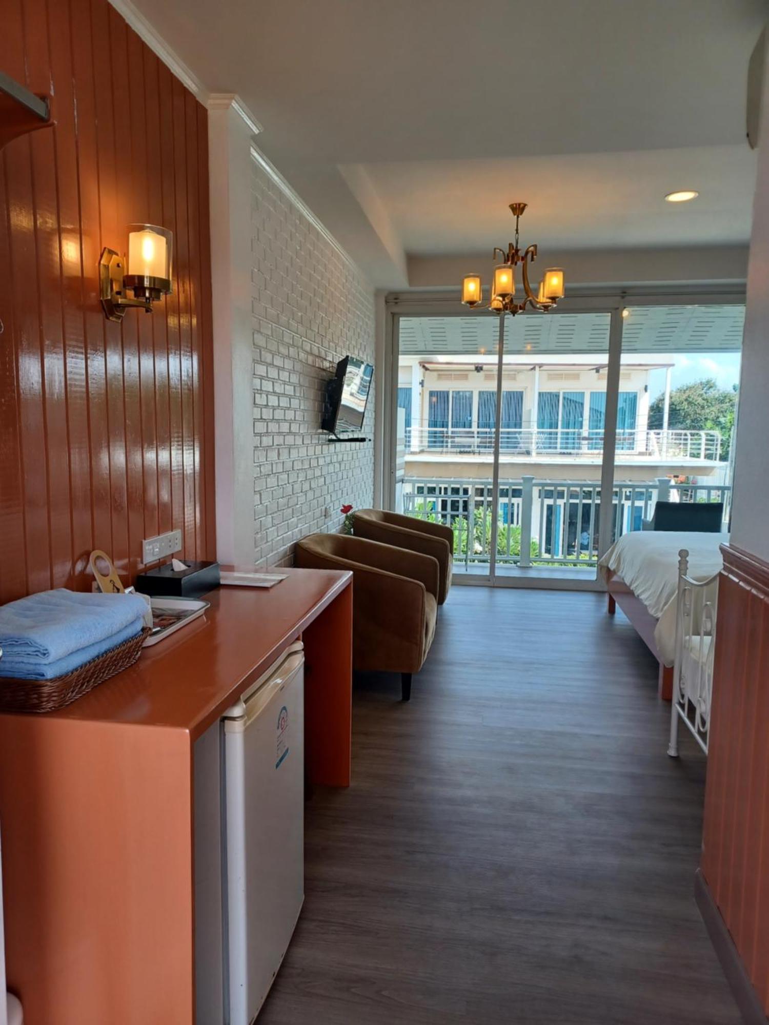 Koh Larn Riviera Hotel Екстериор снимка