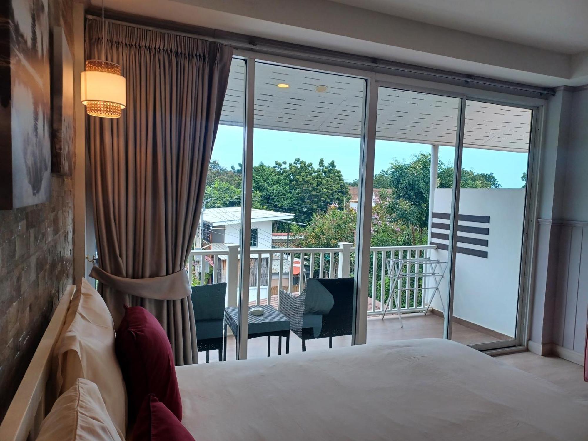 Koh Larn Riviera Hotel Екстериор снимка