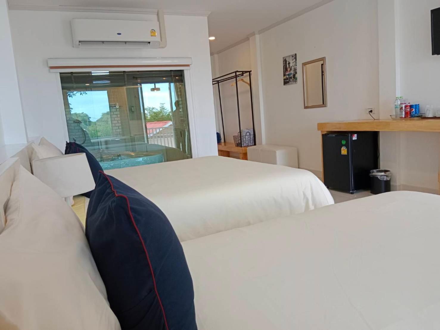 Koh Larn Riviera Hotel Екстериор снимка